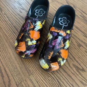 Sanita Women's Professional Slip On Clogs Size 39 Danish Multicolor Paintbrush